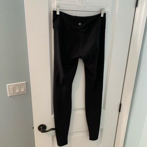 Lululemon black wunder under size 6